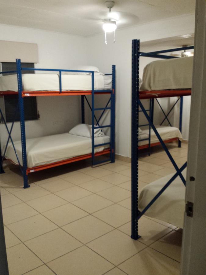 Hostal Aqui Me Quedo سان بيدرو سولا المظهر الخارجي الصورة